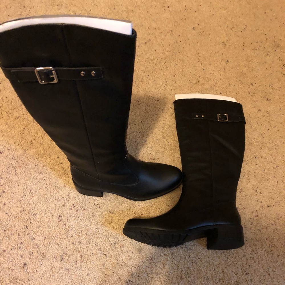 Knee-high boots never worn size 8